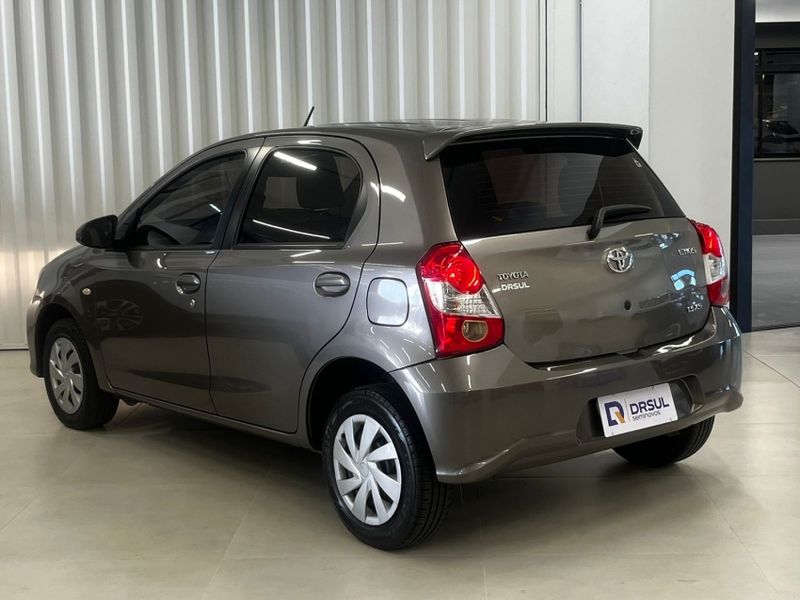 Toyota ETIOS 1.5 XS 16V FLEX 4P AUTOMÁTICO 2017/2018 DRSUL SEMINOVOS CAXIAS DO SUL – LAJEADO – SANTA CRUZ DO SUL / Carros no Vale