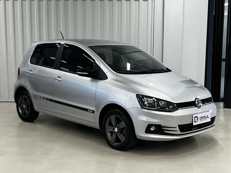 Volkswagen FOX 1.6 MSI RUN 8V FLEX 4P MANUAL 2016/2017 DRSUL SEMINOVOS CAXIAS DO SUL – LAJEADO – SANTA CRUZ DO SUL / Carros no Vale