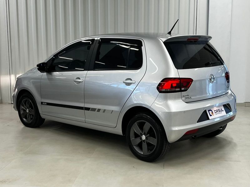 Volkswagen FOX 1.6 MSI RUN 8V FLEX 4P MANUAL 2016/2017 DRSUL SEMINOVOS CAXIAS DO SUL – LAJEADO – SANTA CRUZ DO SUL / Carros no Vale