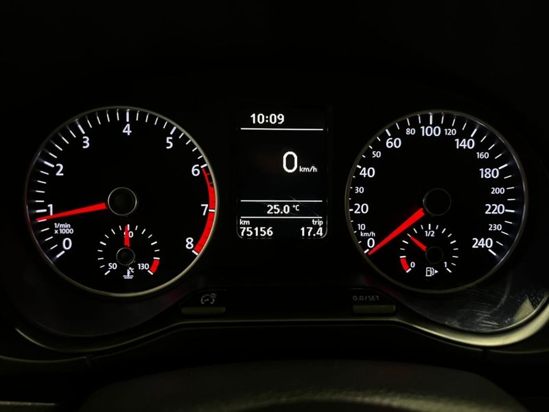 Volkswagen FOX 1.6 MSI RUN 8V FLEX 4P MANUAL 2016/2017 DRSUL SEMINOVOS CAXIAS DO SUL – LAJEADO – SANTA CRUZ DO SUL / Carros no Vale