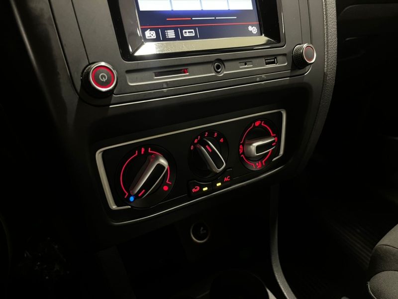 Volkswagen FOX 1.6 MSI RUN 8V FLEX 4P MANUAL 2016/2017 DRSUL SEMINOVOS CAXIAS DO SUL – LAJEADO – SANTA CRUZ DO SUL / Carros no Vale