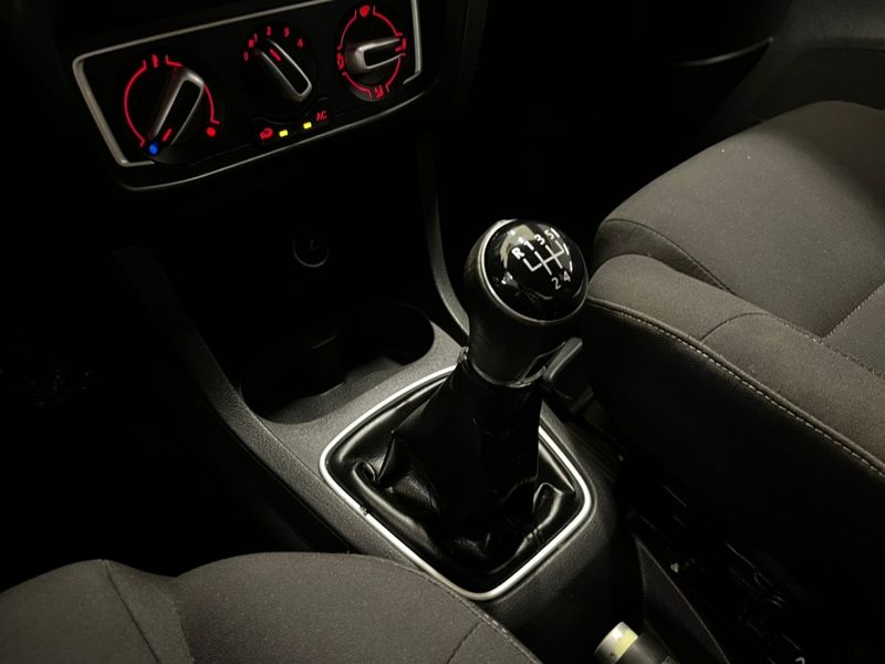 Volkswagen FOX 1.6 MSI RUN 8V FLEX 4P MANUAL 2016/2017 DRSUL SEMINOVOS CAXIAS DO SUL – LAJEADO – SANTA CRUZ DO SUL / Carros no Vale