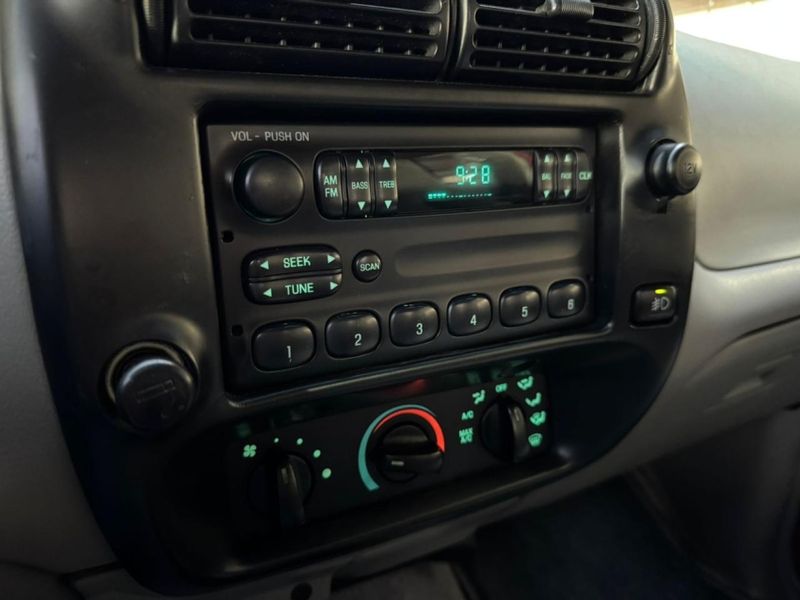 Ford RANGER 4.0 STX 4X2 CE V6 12V GASOLINA 2P MANUAL 1996/1997 CAMINHÕES & CAMIONETAS PASSO FUNDO / Carros no Vale