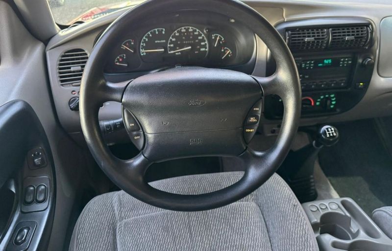 Ford RANGER 4.0 STX 4X2 CE V6 12V GASOLINA 2P MANUAL 1996/1997 CAMINHÕES & CAMIONETAS PASSO FUNDO / Carros no Vale