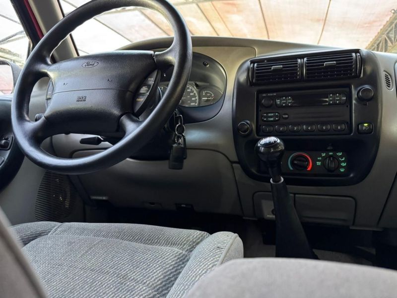 Ford RANGER 4.0 STX 4X2 CE V6 12V GASOLINA 2P MANUAL 1996/1997 CAMINHÕES & CAMIONETAS PASSO FUNDO / Carros no Vale