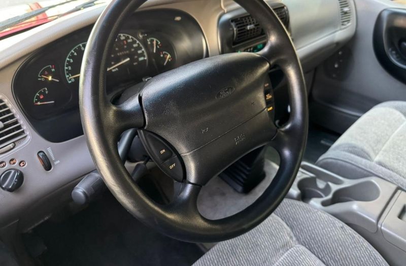 Ford RANGER 4.0 STX 4X2 CE V6 12V GASOLINA 2P MANUAL 1996/1997 CAMINHÕES & CAMIONETAS PASSO FUNDO / Carros no Vale