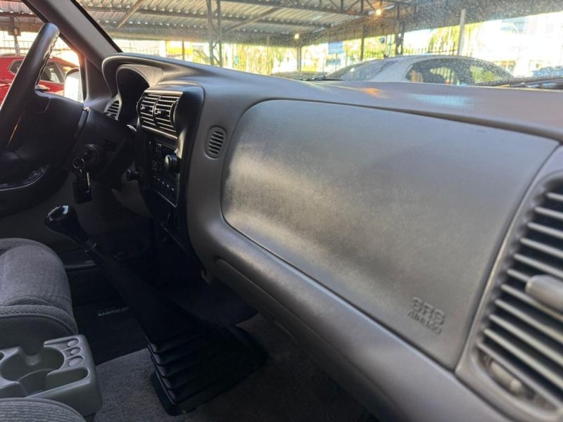 Ford RANGER 4.0 STX 4X2 CE V6 12V GASOLINA 2P MANUAL 1996/1997 CAMINHÕES & CAMIONETAS PASSO FUNDO / Carros no Vale