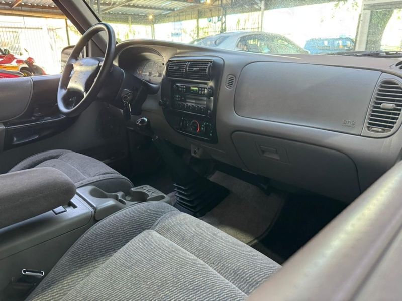 Ford RANGER 4.0 STX 4X2 CE V6 12V GASOLINA 2P MANUAL 1996/1997 CAMINHÕES & CAMIONETAS PASSO FUNDO / Carros no Vale