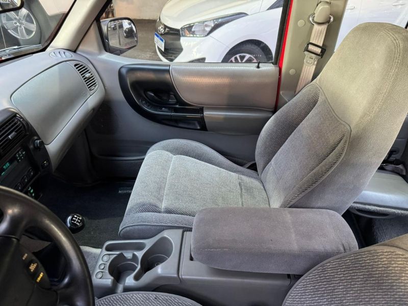 Ford RANGER 4.0 STX 4X2 CE V6 12V GASOLINA 2P MANUAL 1996/1997 CAMINHÕES & CAMIONETAS PASSO FUNDO / Carros no Vale