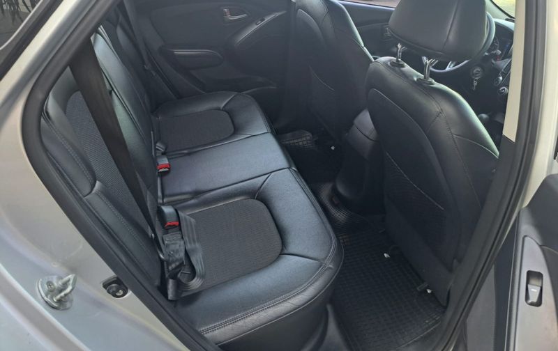 Hyundai IX35 2.0 MPFI GLS 4X2 16V GASOLINA 4P AUTOMÁTICO 2010/2011 CAMINHÕES & CAMIONETAS PASSO FUNDO / Carros no Vale