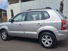 Hyundai TUCSON 2.0 MPFI GL 16V 142CV 2WD GASOLINA 4P AUTOMÁTICO 2009/2010 CAMINHÕES & CAMIONETAS PASSO FUNDO / Carros no Vale