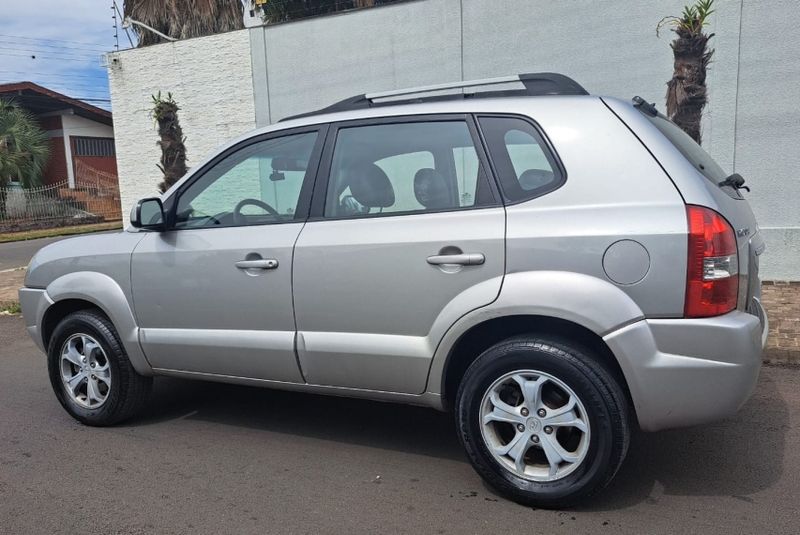 Hyundai TUCSON 2.0 MPFI GL 16V 142CV 2WD GASOLINA 4P AUTOMÁTICO 2009/2010 CAMINHÕES & CAMIONETAS PASSO FUNDO / Carros no Vale