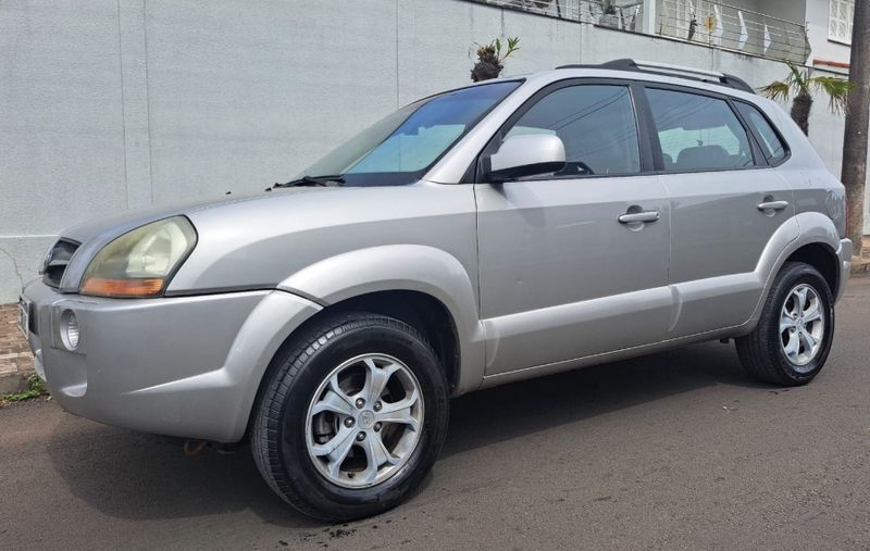 Hyundai TUCSON 2.0 MPFI GL 16V 142CV 2WD GASOLINA 4P AUTOMÁTICO 2009/2010 CAMINHÕES & CAMIONETAS PASSO FUNDO / Carros no Vale
