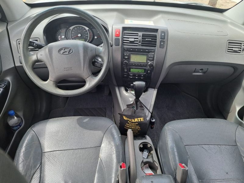 Hyundai TUCSON 2.0 MPFI GL 16V 142CV 2WD GASOLINA 4P AUTOMÁTICO 2009/2010 CAMINHÕES & CAMIONETAS PASSO FUNDO / Carros no Vale