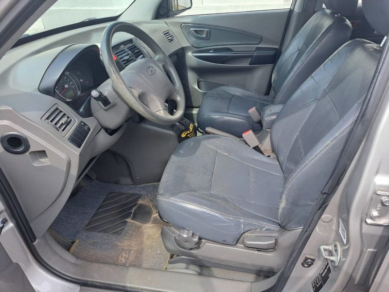 Hyundai TUCSON 2.0 MPFI GL 16V 142CV 2WD GASOLINA 4P AUTOMÁTICO 2009/2010 CAMINHÕES & CAMIONETAS PASSO FUNDO / Carros no Vale