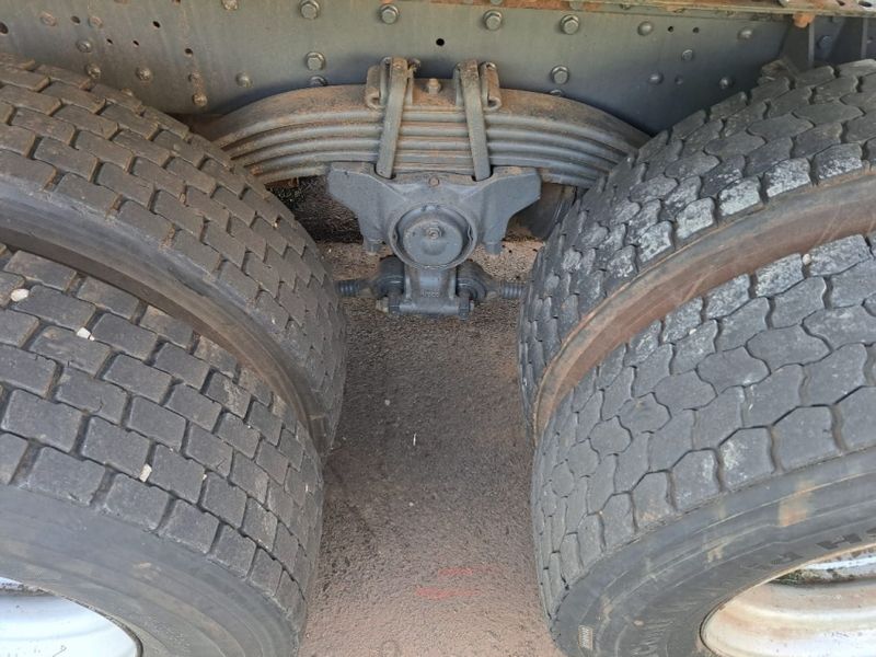 Iveco Stralis 480 STRALIS 800-S44T TB 6×2 2013/2013 CAMINHÕES & CAMIONETAS PASSO FUNDO / Carros no Vale