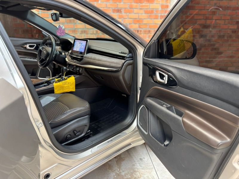 JEEP COMMANDER 1.3 T270 TURBO FLEX OVERLAND AT6 2022/2022 CAMINHÕES & CAMIONETAS PASSO FUNDO / Carros no Vale