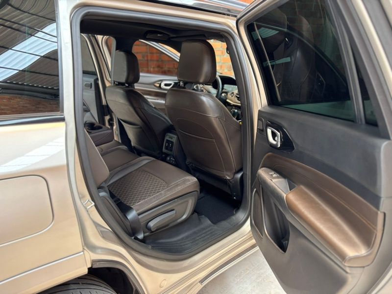 JEEP COMMANDER 1.3 T270 TURBO FLEX OVERLAND AT6 2022/2022 CAMINHÕES & CAMIONETAS PASSO FUNDO / Carros no Vale