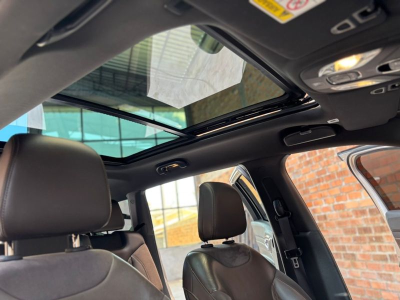 JEEP COMMANDER 1.3 T270 TURBO FLEX OVERLAND AT6 2022/2022 CAMINHÕES & CAMIONETAS PASSO FUNDO / Carros no Vale