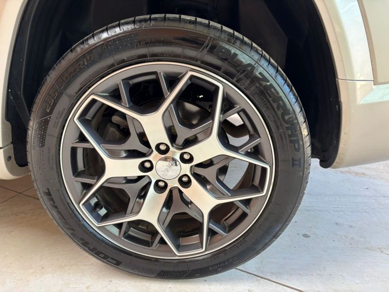 JEEP COMMANDER 1.3 T270 TURBO FLEX OVERLAND AT6 2022/2022 CAMINHÕES & CAMIONETAS PASSO FUNDO / Carros no Vale