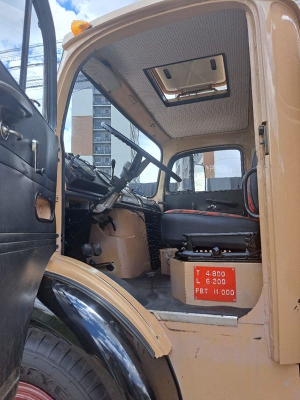 Mercedes-Benz 1113 L-1113 4×2 Graneleiro 1981/1981 CAMINHÕES & CAMIONETAS PASSO FUNDO / Carros no Vale