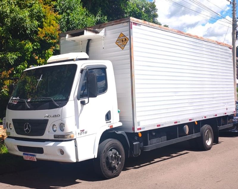 Mercedes-Benz Accelo 1016 2p Baú 2013/2013 CAMINHÕES & CAMIONETAS PASSO FUNDO / Carros no Vale