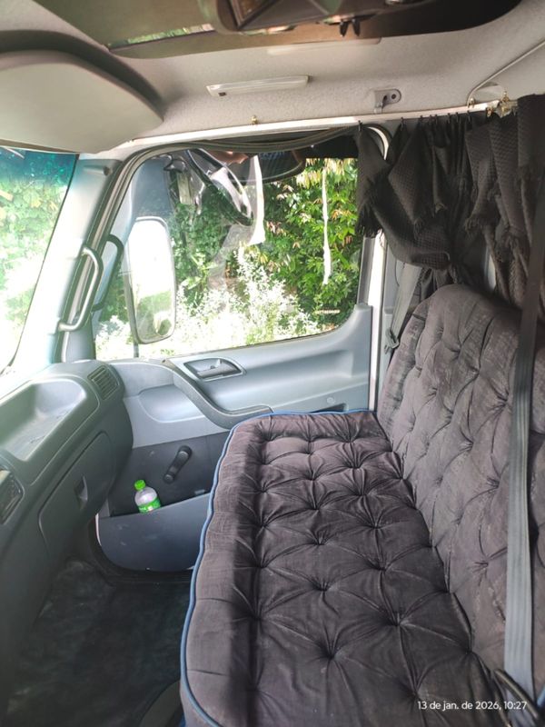 Mercedes-Benz Accelo 1016 2p Baú 2013/2013 CAMINHÕES & CAMIONETAS PASSO FUNDO / Carros no Vale