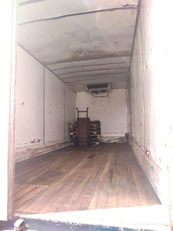 Mercedes-Benz Accelo 1016 2p Baú 2013/2013 CAMINHÕES & CAMIONETAS PASSO FUNDO / Carros no Vale