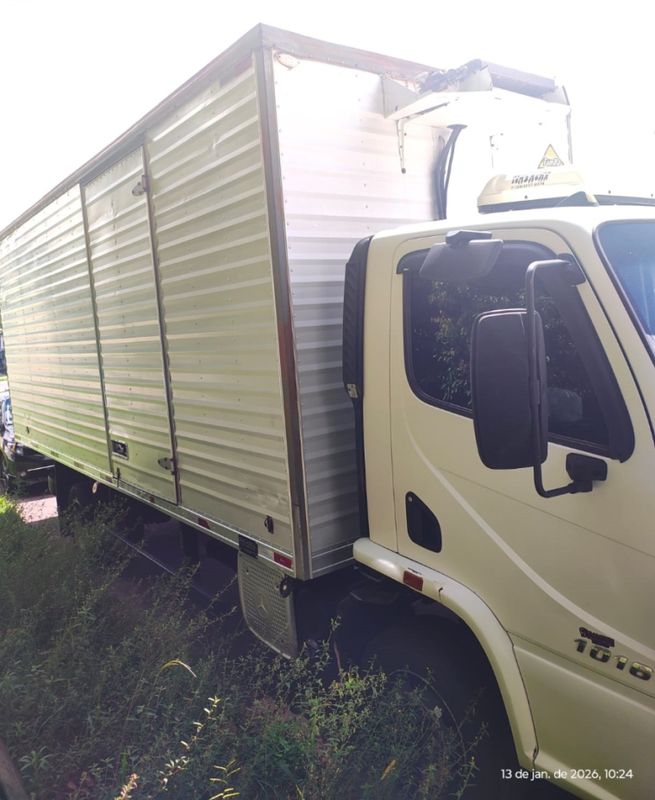 Mercedes-Benz Accelo 1016 2p Baú 2013/2013 CAMINHÕES & CAMIONETAS PASSO FUNDO / Carros no Vale