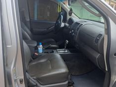 Nissan FRONTIER 2.5 SL 4X4 CD TURBO ELETRONIC DIESEL 4P AUTOMÁTICO 2013/2014 CAMINHÕES & CAMIONETAS PASSO FUNDO / Carros no Vale