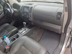 Nissan FRONTIER 2.5 SL 4X4 CD TURBO ELETRONIC DIESEL 4P AUTOMÁTICO 2013/2014 CAMINHÕES & CAMIONETAS PASSO FUNDO / Carros no Vale