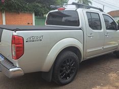 Nissan FRONTIER 2.5 SL 4X4 CD TURBO ELETRONIC DIESEL 4P AUTOMÁTICO 2013/2014 CAMINHÕES & CAMIONETAS PASSO FUNDO / Carros no Vale