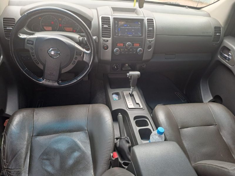 Nissan FRONTIER 2.5 SL 4X4 CD TURBO ELETRONIC DIESEL 4P AUTOMÁTICO 2013/2014 CAMINHÕES & CAMIONETAS PASSO FUNDO / Carros no Vale