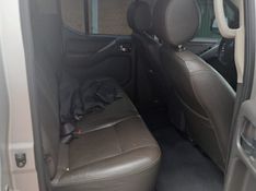 Nissan FRONTIER 2.5 SL 4X4 CD TURBO ELETRONIC DIESEL 4P AUTOMÁTICO 2013/2014 CAMINHÕES & CAMIONETAS PASSO FUNDO / Carros no Vale