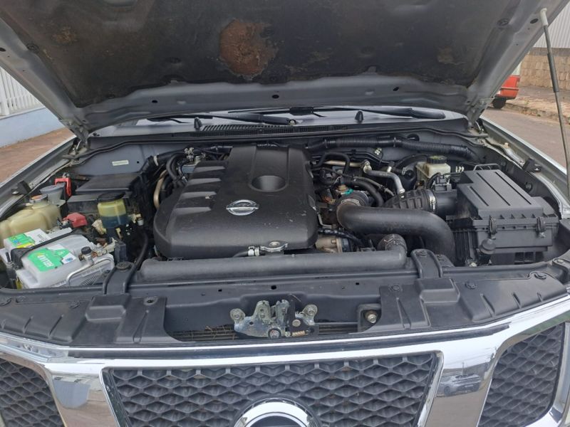 Nissan FRONTIER 2.5 SL 4X4 CD TURBO ELETRONIC DIESEL 4P AUTOMÁTICO 2013/2014 CAMINHÕES & CAMIONETAS PASSO FUNDO / Carros no Vale