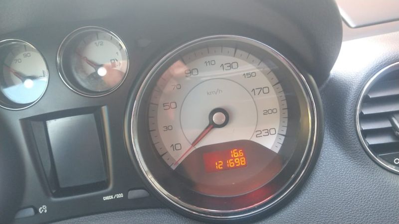 Peugeot 408 1.6 GRIFFE 16V TURBO GASOLINA 4P AUTOMÁTICO 2013/2014 CAMINHÕES & CAMIONETAS PASSO FUNDO / Carros no Vale