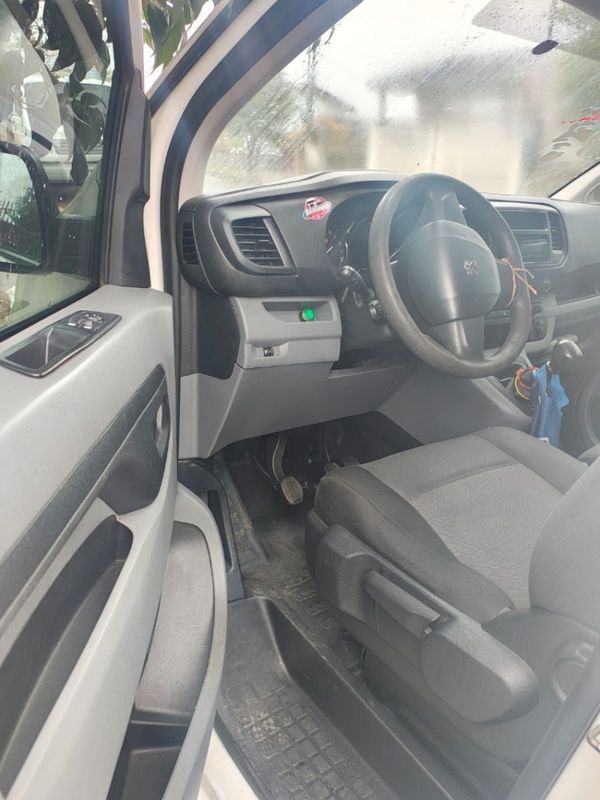 Peugeot EXPERT 1.6 BLUEHDI DIESEL BUSINESS MANUAL 2017/2018 CAMINHÕES & CAMIONETAS PASSO FUNDO / Carros no Vale