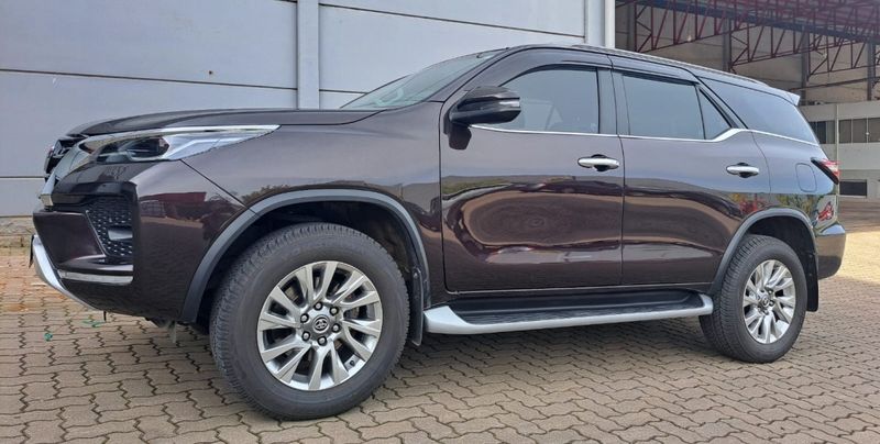 Toyota HILUX SW4 2.8 D-4D TURBO DIESEL SRX 4X4 AUTOMÁTICO 2021/2021 CAMINHÕES & CAMIONETAS PASSO FUNDO / Carros no Vale