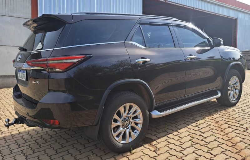 Toyota HILUX SW4 2.8 D-4D TURBO DIESEL SRX 4X4 AUTOMÁTICO 2021/2021 CAMINHÕES & CAMIONETAS PASSO FUNDO / Carros no Vale