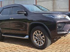 Toyota HILUX SW4 2.8 D-4D TURBO DIESEL SRX 4X4 AUTOMÁTICO 2021/2021 CAMINHÕES & CAMIONETAS PASSO FUNDO / Carros no Vale