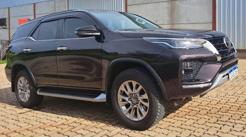 Toyota HILUX SW4 2.8 D-4D TURBO DIESEL SRX 4X4 AUTOMÁTICO 2021/2021 CAMINHÕES & CAMIONETAS PASSO FUNDO / Carros no Vale