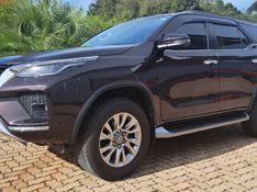 Toyota HILUX SW4 2.8 D-4D TURBO DIESEL SRX 4X4 AUTOMÁTICO 2021/2021 CAMINHÕES & CAMIONETAS PASSO FUNDO / Carros no Vale