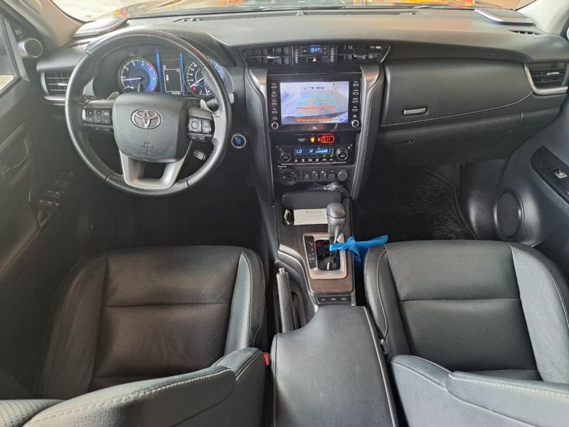 Toyota HILUX SW4 2.8 D-4D TURBO DIESEL SRX 4X4 AUTOMÁTICO 2021/2021 CAMINHÕES & CAMIONETAS PASSO FUNDO / Carros no Vale