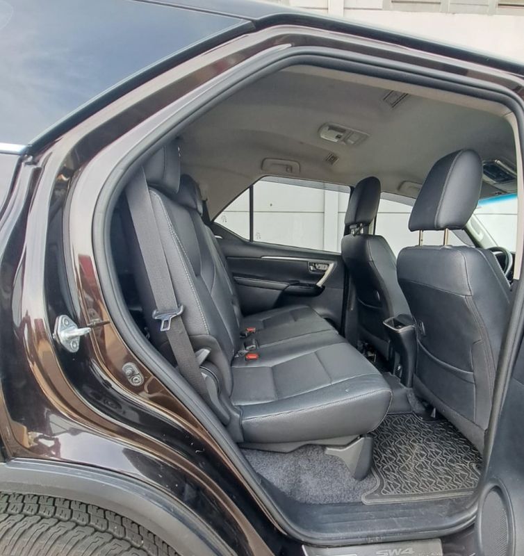 Toyota HILUX SW4 2.8 D-4D TURBO DIESEL SRX 4X4 AUTOMÁTICO 2021/2021 CAMINHÕES & CAMIONETAS PASSO FUNDO / Carros no Vale