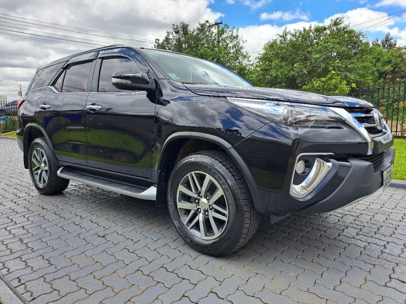 Toyota HILUX SW4 2.8 SRX 4X4 7 LUGARES 16V TURBO INTERCOOLER DIESEL 4P AUTOMÁTICO 2016/2017 CAMINHÕES & CAMIONETAS PASSO FUNDO / Carros no Vale