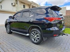 Toyota HILUX SW4 2.8 SRX 4X4 7 LUGARES 16V TURBO INTERCOOLER DIESEL 4P AUTOMÁTICO 2016/2017 CAMINHÕES & CAMIONETAS PASSO FUNDO / Carros no Vale