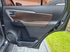 Toyota HILUX SW4 2.8 SRX 4X4 7 LUGARES 16V TURBO INTERCOOLER DIESEL 4P AUTOMÁTICO 2016/2017 CAMINHÕES & CAMIONETAS PASSO FUNDO / Carros no Vale