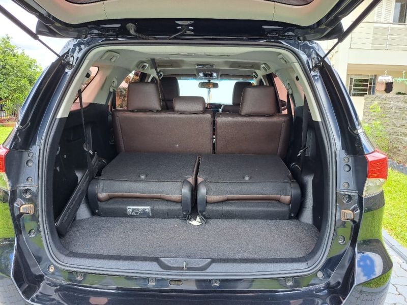 Toyota HILUX SW4 2.8 SRX 4X4 7 LUGARES 16V TURBO INTERCOOLER DIESEL 4P AUTOMÁTICO 2016/2017 CAMINHÕES & CAMIONETAS PASSO FUNDO / Carros no Vale