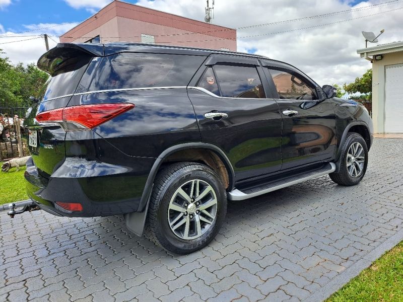 Toyota HILUX SW4 2.8 SRX 4X4 7 LUGARES 16V TURBO INTERCOOLER DIESEL 4P AUTOMÁTICO 2016/2017 CAMINHÕES & CAMIONETAS PASSO FUNDO / Carros no Vale