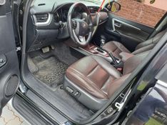 Toyota HILUX SW4 2.8 SRX 4X4 7 LUGARES 16V TURBO INTERCOOLER DIESEL 4P AUTOMÁTICO 2016/2017 CAMINHÕES & CAMIONETAS PASSO FUNDO / Carros no Vale